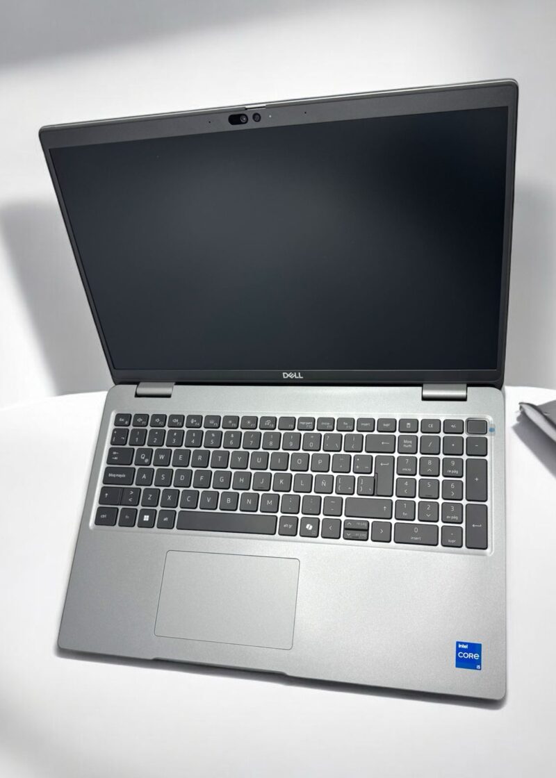 Latitude 5550 15.6" Full HD, Intel® Core™ i5-1335U 3.70GHz, 16GB, 512SSD, W11Pro 64-bit, Español, Gris.